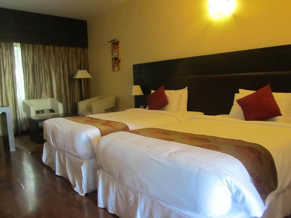 The Woodrose Hotel Bangalore Exterior photo