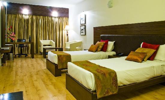 The Woodrose Hotel Bangalore Exterior photo
