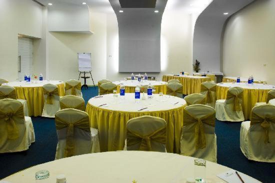 The Woodrose Hotel Bangalore Exterior photo