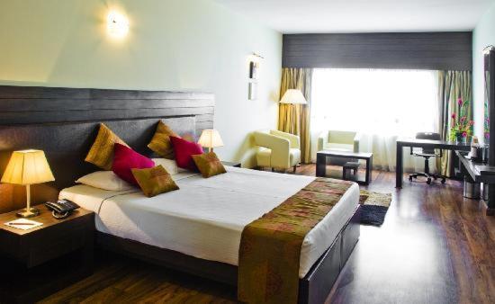 The Woodrose Hotel Bangalore Exterior photo