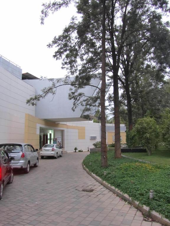The Woodrose Hotel Bangalore Exterior photo