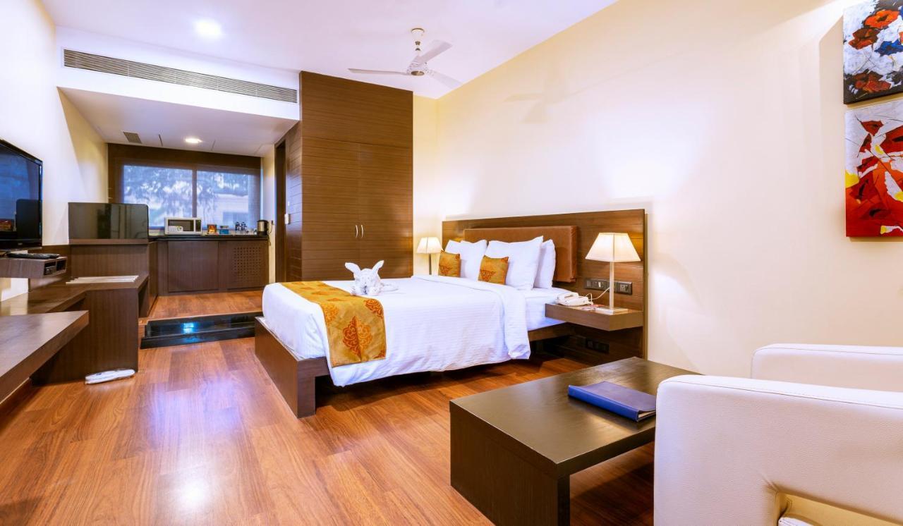 The Woodrose Hotel Bangalore Exterior photo